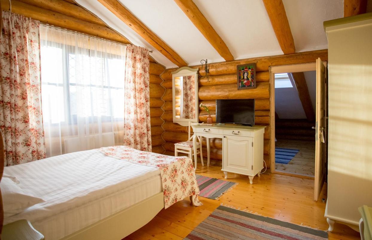 Conacul Maria Theresa Orlat Экстерьер фото